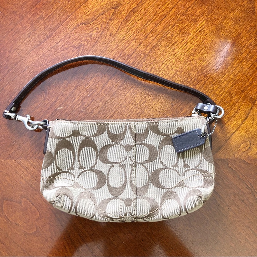MINI COACH SIGNATURE C PURSE IN GREAT CONDITION
